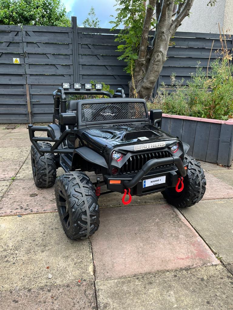 Brand New RIIROO ride on electric jeep 